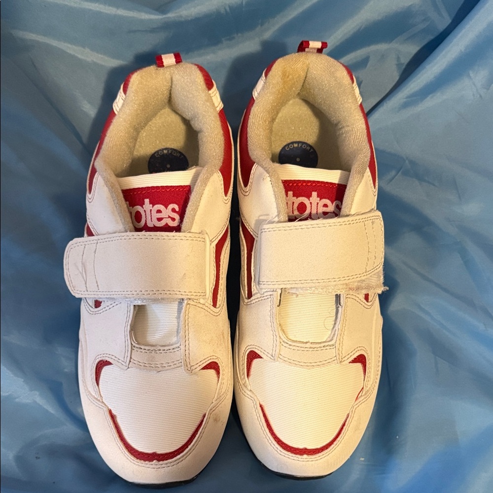 Totes Sneakers - White and Red women’s